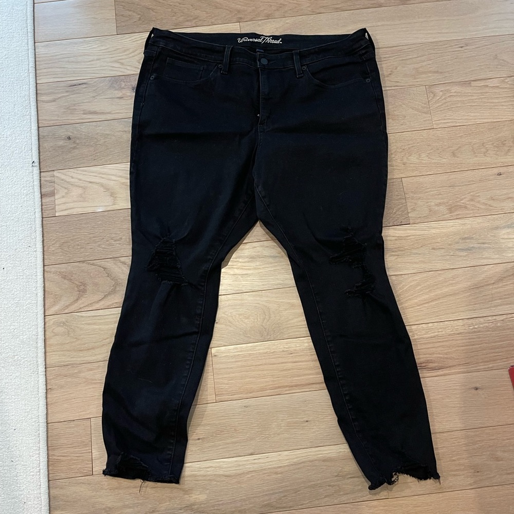 Universal Thread Black Distressed Skinny Jean 16 Short